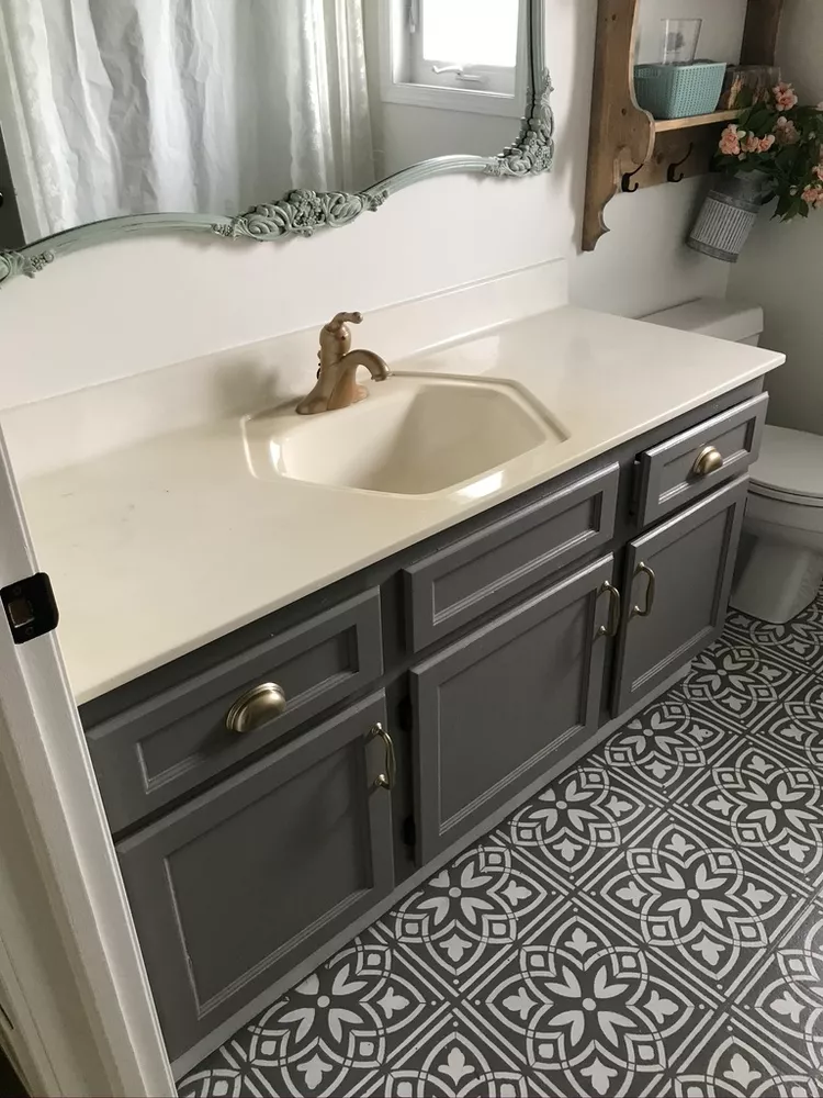how to paint a bathroom countertop- before painting 