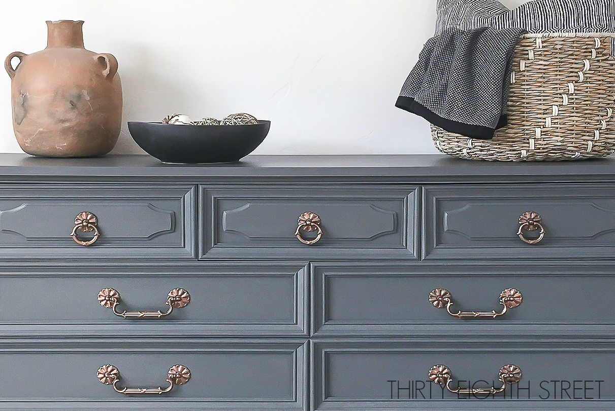 How to Chalk paint furniture in 3 easy steps
